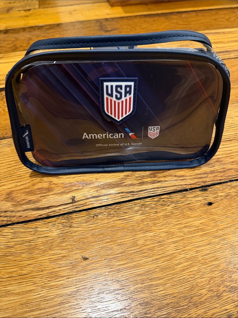 NEW🇺🇸AMERICAN AIRLINES LIMITED EDITION CLEAR STADIUM BAG WITH USA PATCH & ITEMS